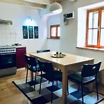 Lejlighed Seayou!***charming 1-bedroom Unit In The Old Center Of Cres